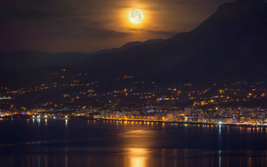 Wall Mural - full moon, supermoon with reflection in sea