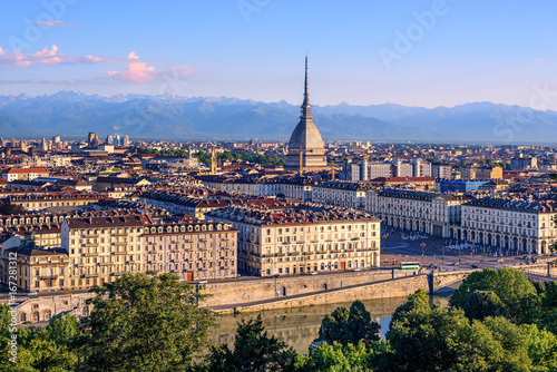 Fotografía Cityscape of Turin and Alps mountains, Turin, Italy