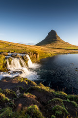  Berühmter Wasserfall des Kirkjufellsfoss bei Grundafjördur auf der Snaefellsnes Halbinsel