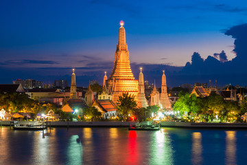 Wall Mural - Wat Arun at dusk after completely renovation.