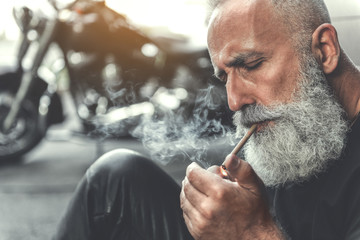 Canvas Print - Elder man going to smoke