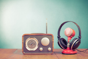 Poster - Retro radio, old microphone from 60s and old headphones front mint green background. Vintage instagram style filtered photo