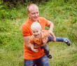 © pyrozenko13 - Dad has fun with his son in orange t-shirt