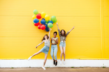 Poster - Happy women friends have fun with balloons.