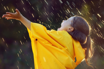 Wall Mural - child under autumn rain