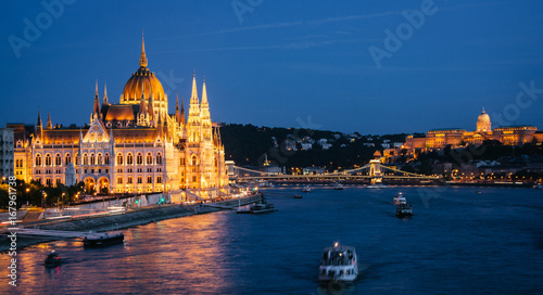 Photo Parliament Building in Budapest, night view