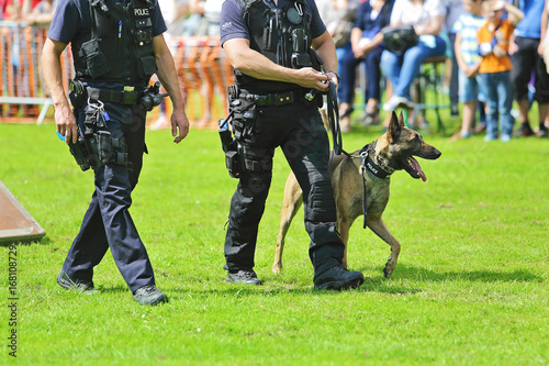 Fotografía démonstration de chien policier de la brigade canine belge