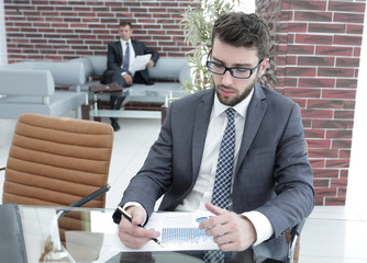 businessman working with financial diagram