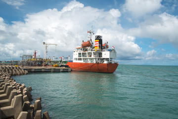 construction of boat in port