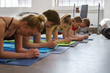 © contrastwerkstatt - gruppe beim fitness-kurs im studio