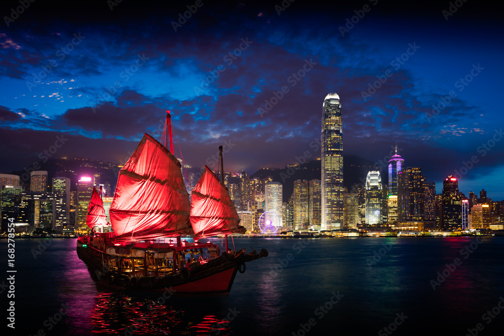 Victoria Harbour Hong Kong night view with junk ship on foreground - obrazy, fototapety, plakaty 