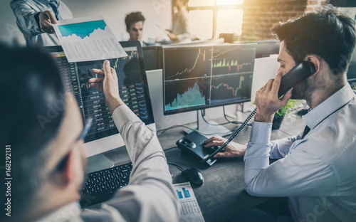 Fotografía Business team deal on a stock exchange. Stock traders concept.