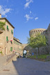 Toskana-Panorama, Volterra im Chianti-Gebiet, ( Festung der Medici mit Stadttor)