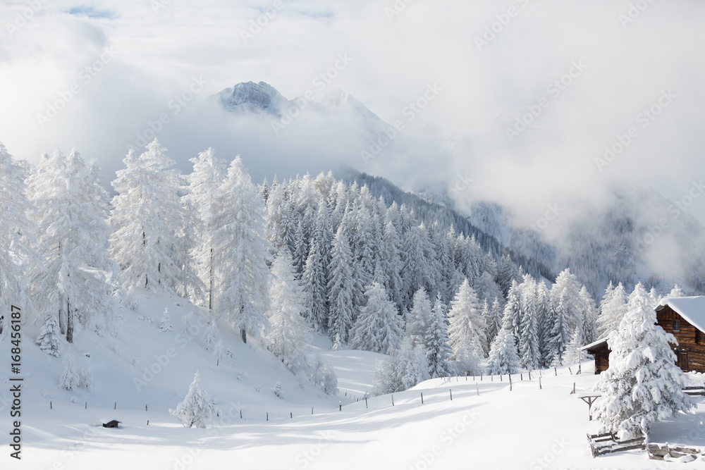 niesamowita-zimowa-sceneria-austriacka