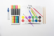 Pędzle i farby, przybory szkolne, długopisy, plastelina, auta
