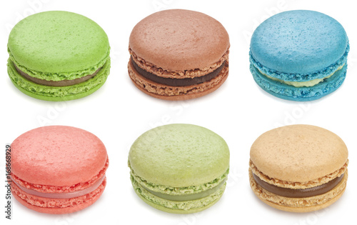 Fotomural Assorted macaron isolated on white background.