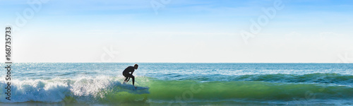 Plakat Surfer na fali.