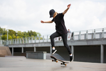 Wall Mural - Skater jumping in skate park