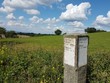 © Xeron - Wegsäule am Feldrain
