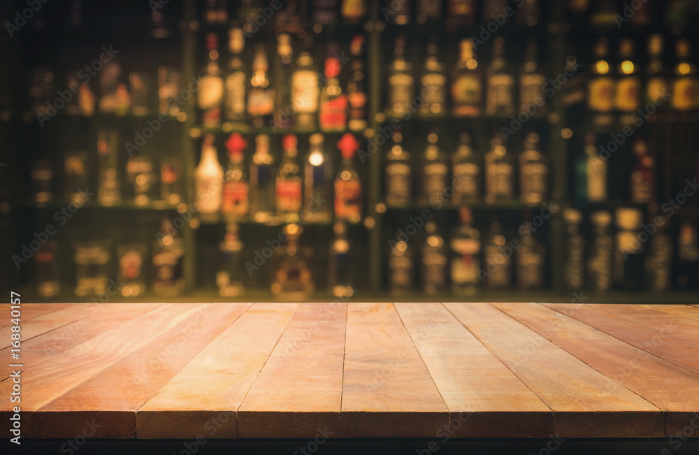 Empty the top of wooden table with blurred counter bar and bottles Background - obrazy, fototapety, plakaty 