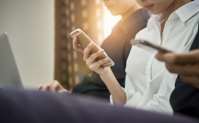 Fototapete - Women and men are friends. Play phone and computer Technology concepts make our lives transcend
