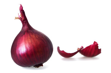 Wall Mural - Red onion isolated on white