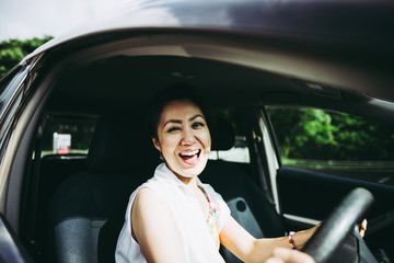 Canvas Print - 車の運転をしている女性