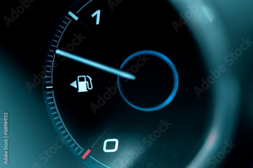 Fotografía Close-up of the dashboard and fuel gauge in the car