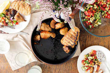 Wall Mural - Pieces fried meat in pan with vegetable salad and lemonade