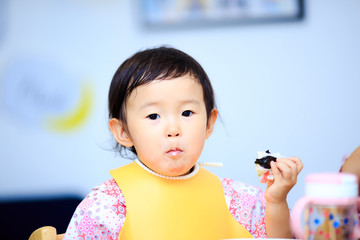 Canvas Print - 食事中の子供