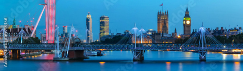 Fotografía Panorama Cityscape of Big Ben and Westminster Bridge with river Thames London En
