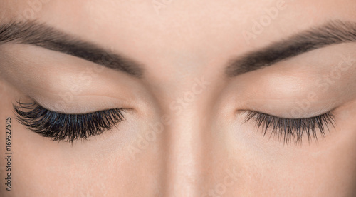 Cuadros en Lienzo Eyelash removal procedure close up