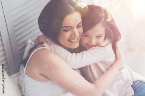 Fotografia Beautiful wonderful mom expressing her feelings