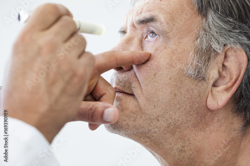 Cuadros en Lienzo Elderly man examined by an ophthalmologist