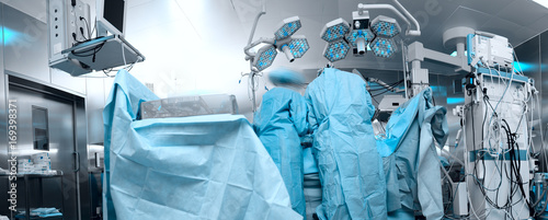 Fotografía Panoramic image of the modern operating room with the personnel working with the