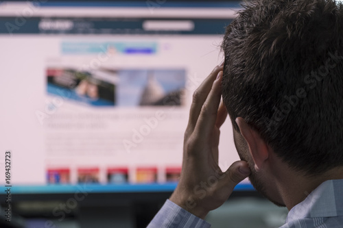 Fotografie, Obraz Man overwhelmed with what he sees on his computer screen