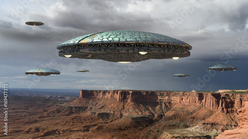 Plakat Statek kosmiczny obcych ponad Grand Canyon, w Canyonlands, Utah, USA, futurystyczne, fantasy i międzygwiezdne podróży lub gry wojennej tła.