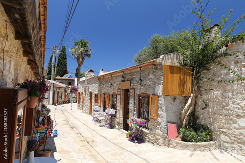 niewielka-uliczka-w-miescie-datca-turcja