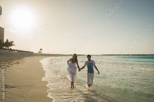 Featured image of post Casal Namorados Fotos Na Praia / As fotos tumblr na praia são cheias de estilo e bombam nas redes sociais.