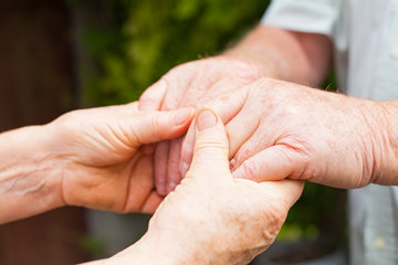 Sticker - Elderly couple holding hands