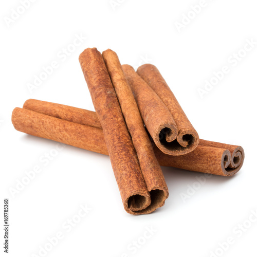 Fotografía cinnamon stick spice isolated on white background closeup