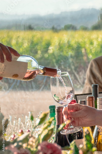 Fotografía Wine tasting toasting glasses celebration event at a vineyard in Napa Valley