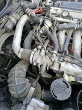 Blick In Den Motorraum Eines Alten Schwedischen Cabriolet Mit Vierzylinder Turbomotor In Lage Bei Detmold In Ostwestfalen-Lippe
