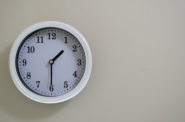 Time of the wall clock hung on a wall is 1:30.