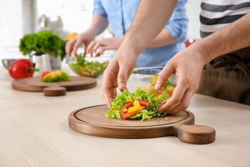 Canvas Print - Chef giving cooking classes in kitchen