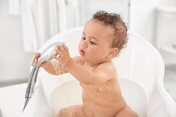 Canvas Print - Little baby washing in bathtub at home