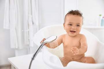 Canvas Print - Little baby washing in bathtub at home