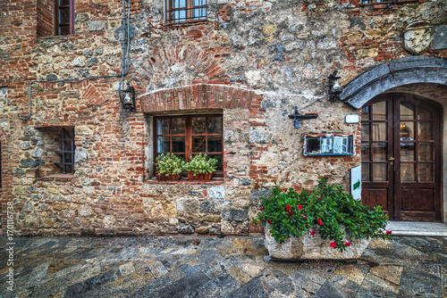 rustykalna-elewacja-w-monteriggioni