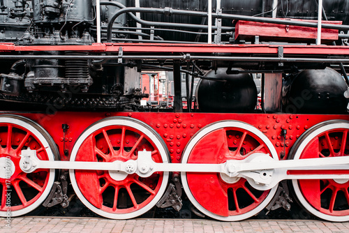 old-steam-train-red-wheels-closeup