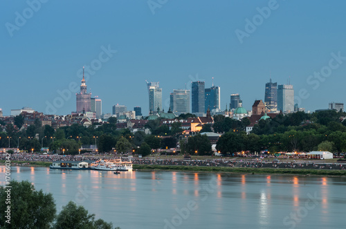 Zdjęcie XXL Wieczorna panorama warszawskiego nabrzeża Wisły i panoramę śródmieścia